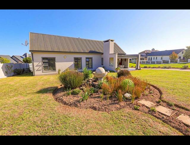 3 BEDROOM HOUSE FOR SALE IN BLUE MOUNTAIN VILLAGE